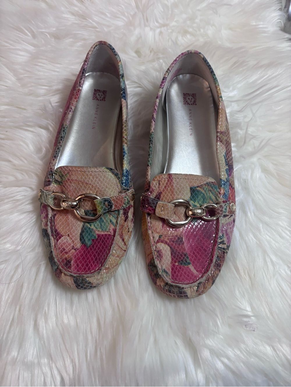 Anne Klein Multicolor Snake-Print Loafers with Chain Accent - Picture 2 of 8